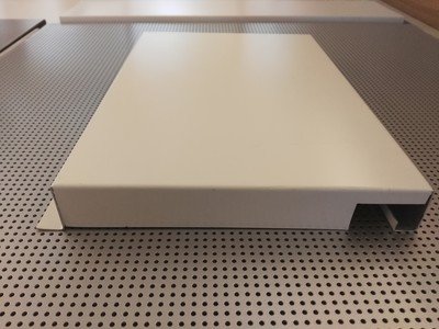 鋁單板價(jià)格多少錢一平方，210元一平方米就能用上2.5MM的鋁單板